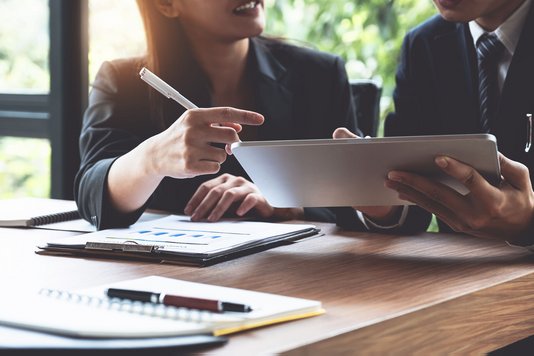 finanzierung-vertrag-termin-gespraech-unterlagen-09